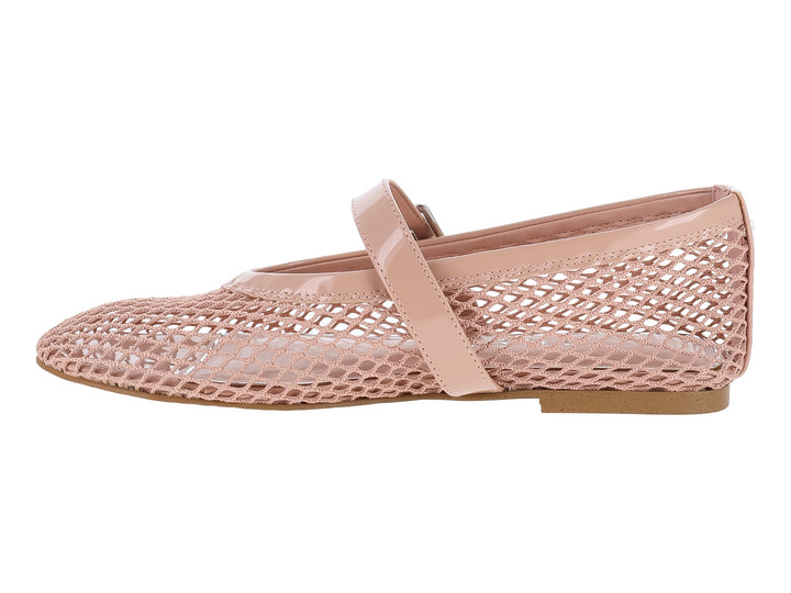 Ballerinas color natural con diseño de malla tejida y correa con hebilla plateada.