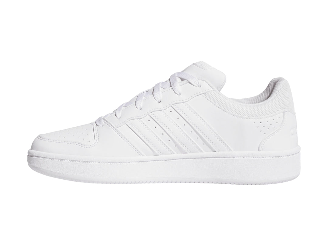 Tenis Adidas Hoops Classic en color blanco para hombre, vista lateral.