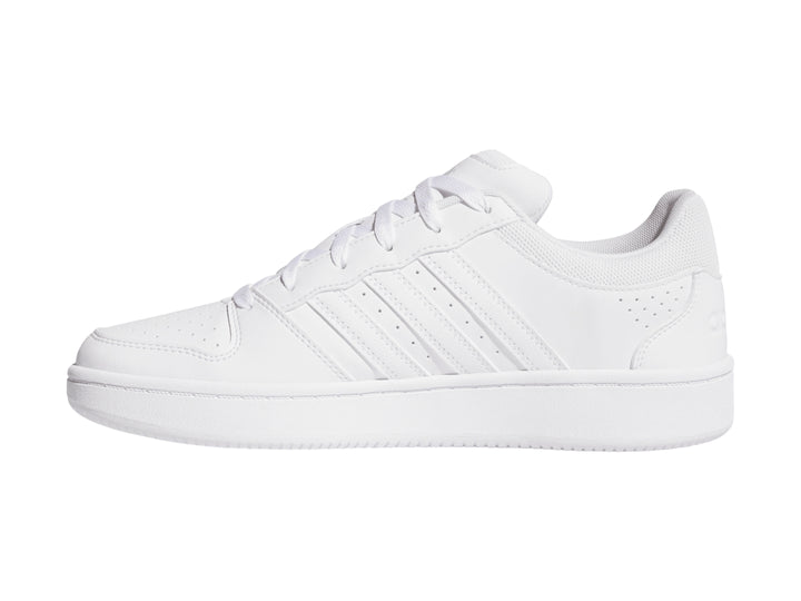 Tenis Adidas Hoops Classic en color blanco para hombre, vista lateral.
