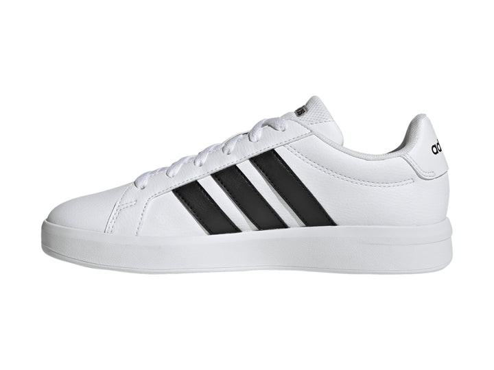 Tenis Adidas Grand Court Base 3.0 blancos con tres franjas negras laterales para mujer.