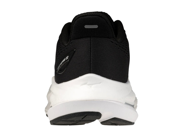 Tenis deportivos Mizuno Wave Inspire 22 color negro con suela blanca para mujer.