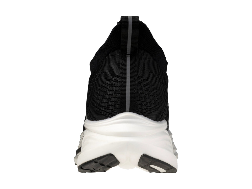 Tenis deportivos Mizuno Neo Zen 2 color negro con suela blanca.