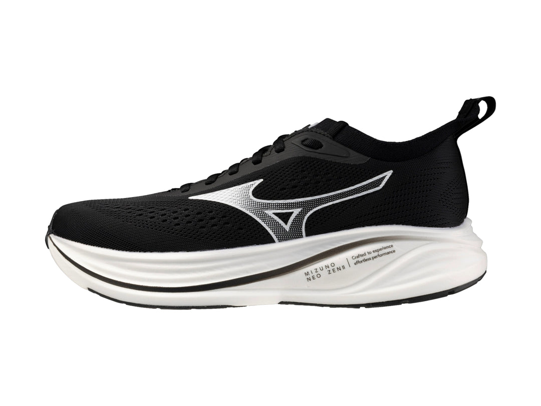 Tenis deportivos Mizuno Neo Zen 2 color negro con suela blanca.