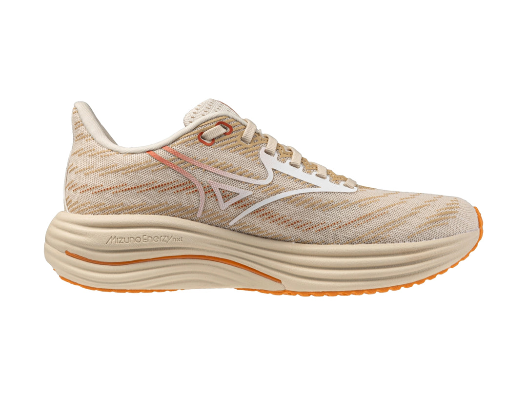 Tenis deportivos Mizuno Wave Rider 29 color arena con detalles blancos y suela naranja para mujer.