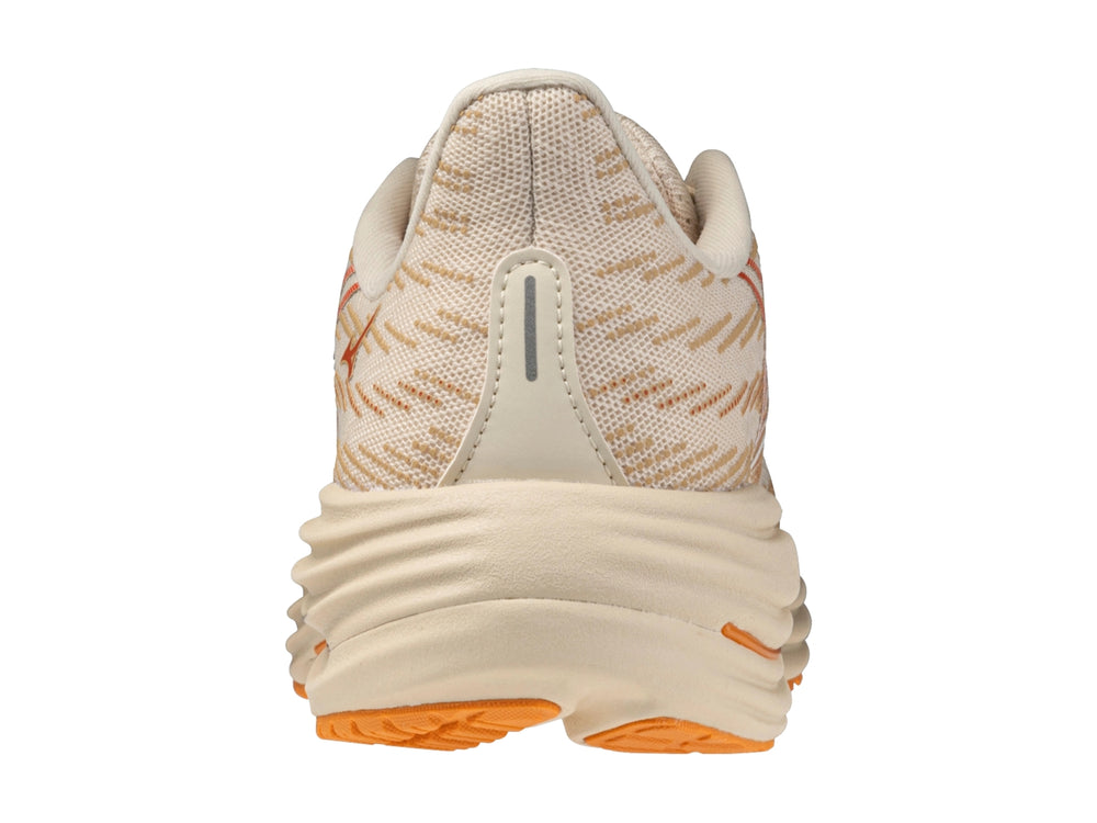 Tenis deportivos Mizuno Wave Rider 29 color arena con detalles blancos y suela naranja para mujer.