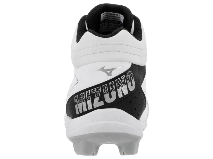 Zapato deportivo Mizuno blanco con detalles en negro y suela de tacos para beisbol.