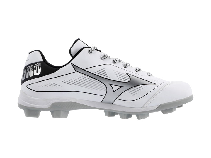 Zapato deportivo Mizuno blanco con detalles negros y suela de tacos gris.