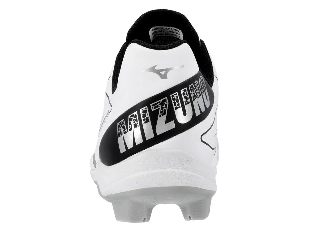 Zapato deportivo Mizuno blanco con detalles negros y suela de tacos gris.