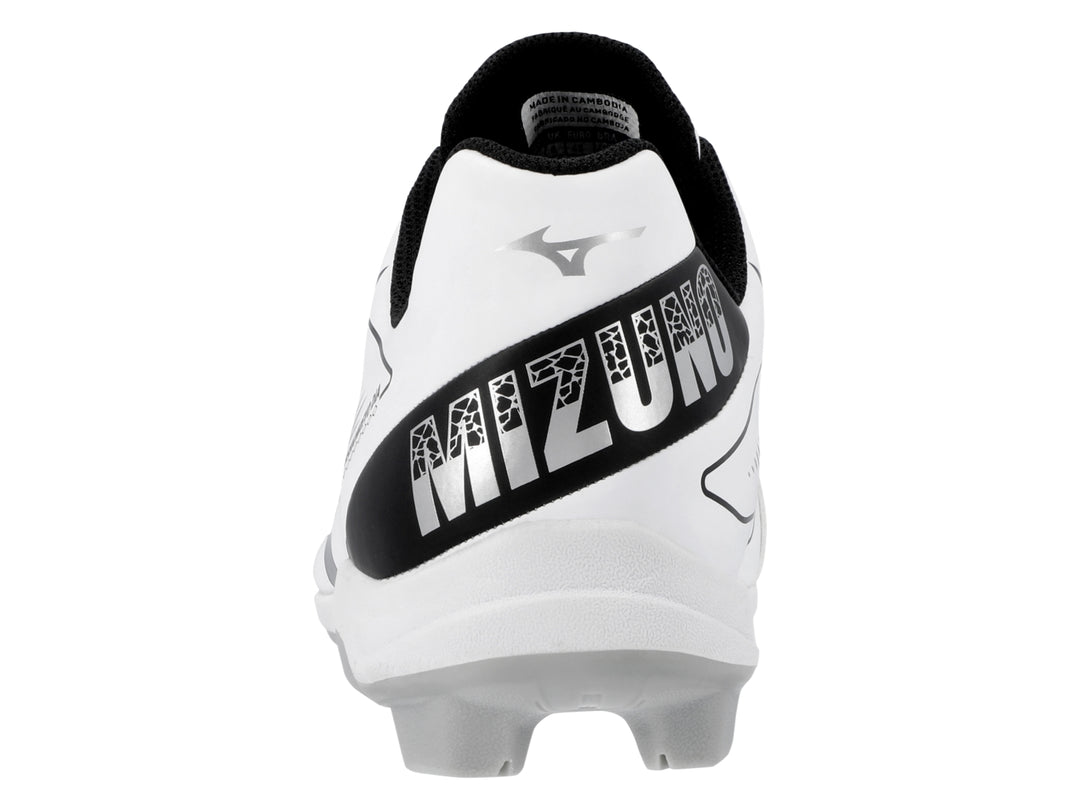 Zapato deportivo Mizuno blanco con detalles negros y suela de tacos gris.