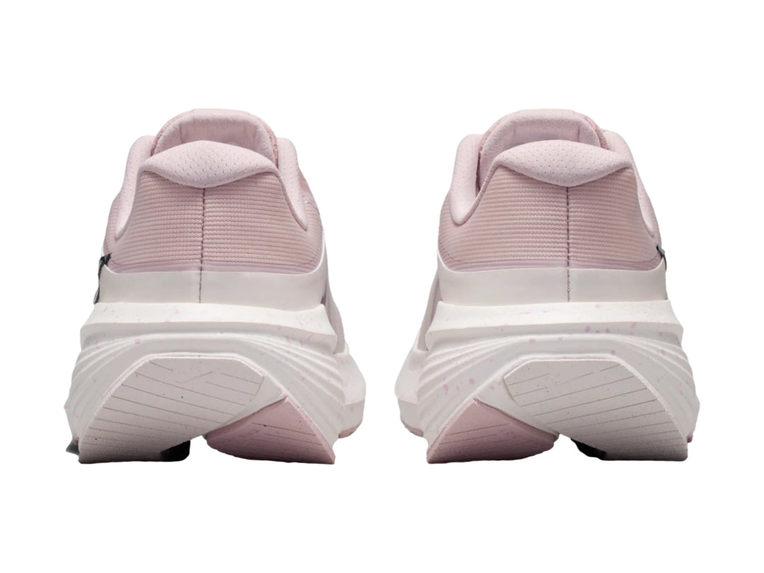 Tenis Nike Downshifter 14 color rosado y blanco para mujer, vista lateral.