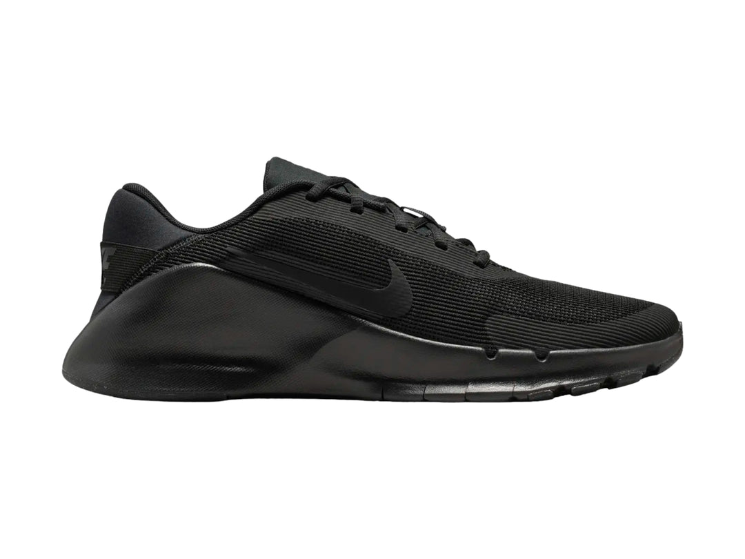Tenis Nike Flex Train color negro para hombre, vista lateral sobre fondo blanco.
