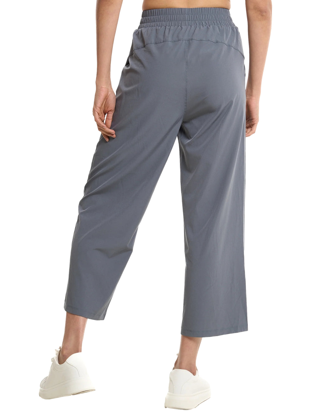Pantalones deportivos Everlast color gris de pierna ancha y cintura elástica para entrenamiento.