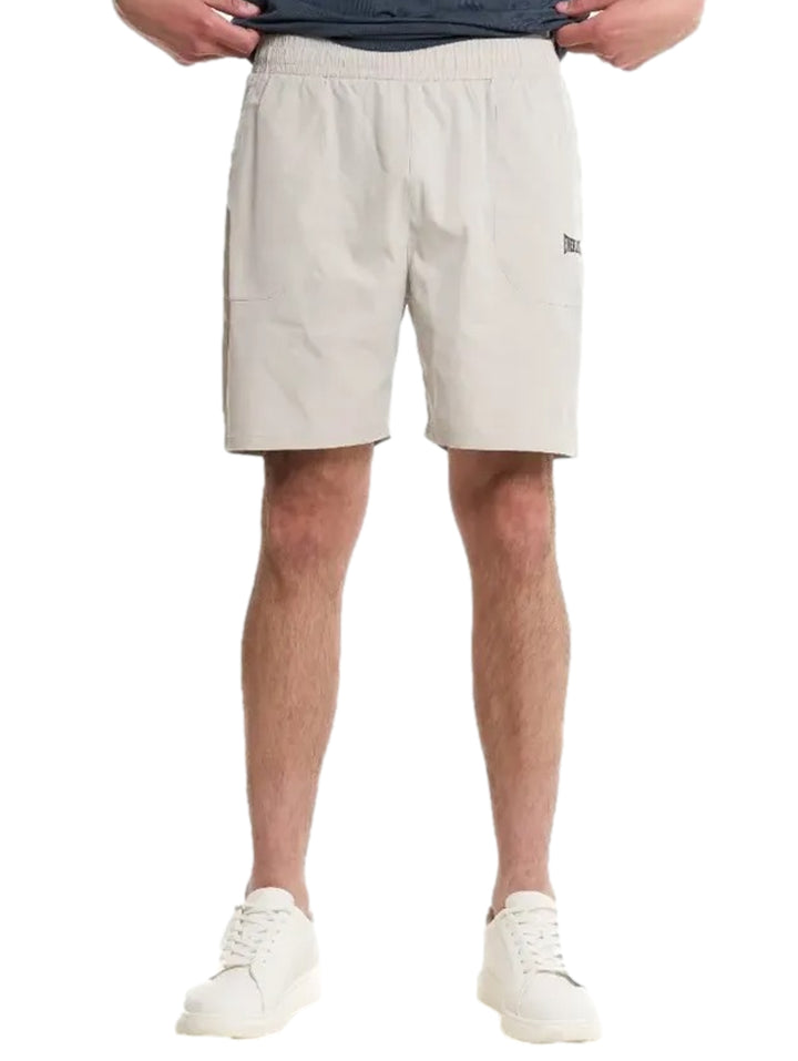 Pantalones cortos deportivos color arena de la marca Everlast.