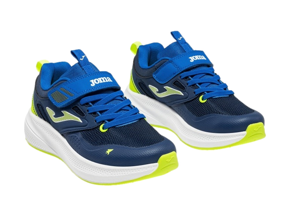 Tenis deportivos Joma Ferro color azul marino con suela blanca y detalles en verde lima para niño.