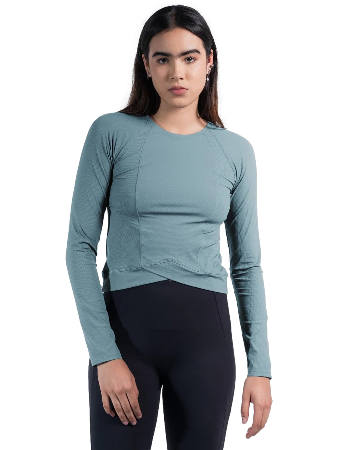Playera deportiva de manga larga color azul para mujer, ajustada al cuerpo con detalle cruzado en la cintura.