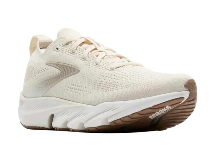 Tenis deportivos Brooks Glycerin Flex color blanco crema con suela blanca y base café claro para mujer.