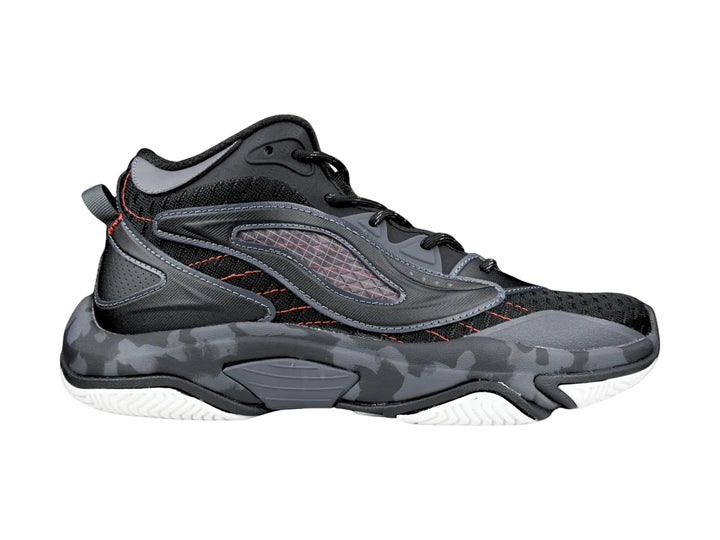 Tenis de baloncesto Shaq Speed Demon 2.0 color negro y gris con detalles rojos y suela blanca.