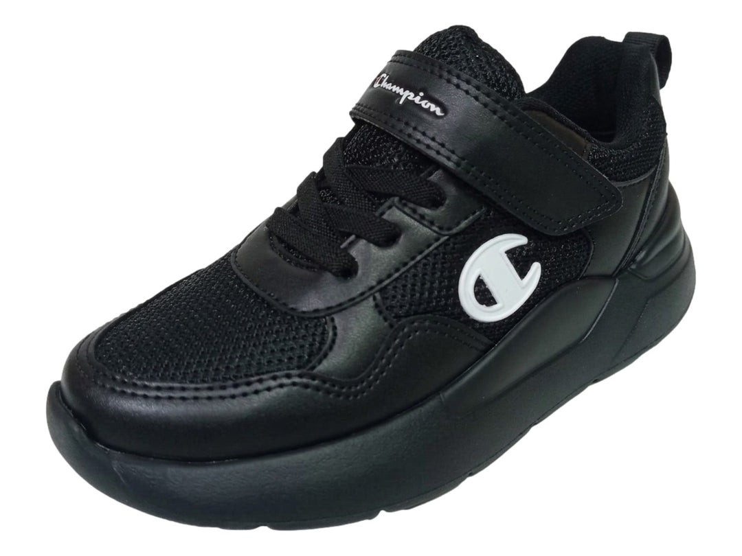 Tenis Champion Motion School color negro con cierre de velcro y suela gruesa sobre fondo blanco.