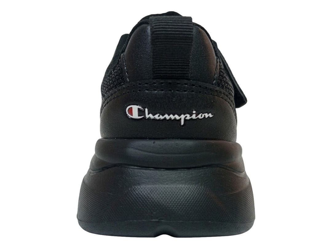 Tenis Champion Motion School color negro con cierre de velcro y suela gruesa sobre fondo blanco.