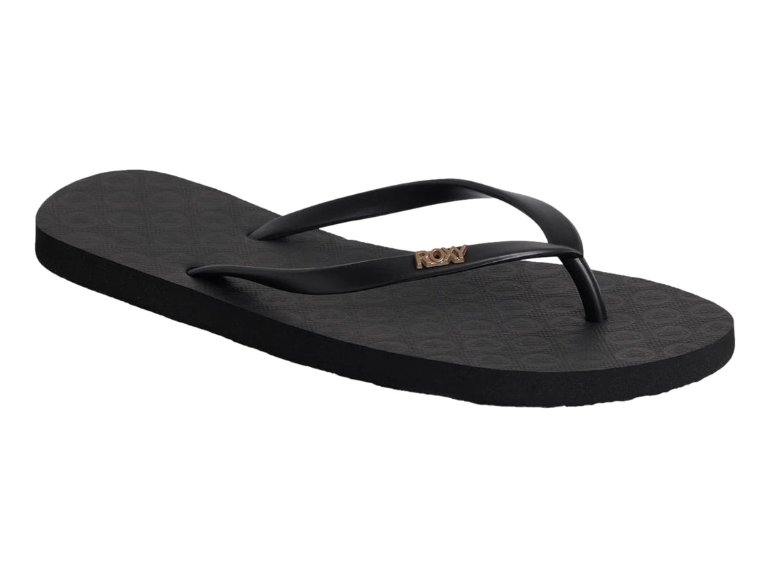 Sandalia de dedo color negro para mujer marca Roxy con suela plana y correa sencilla.