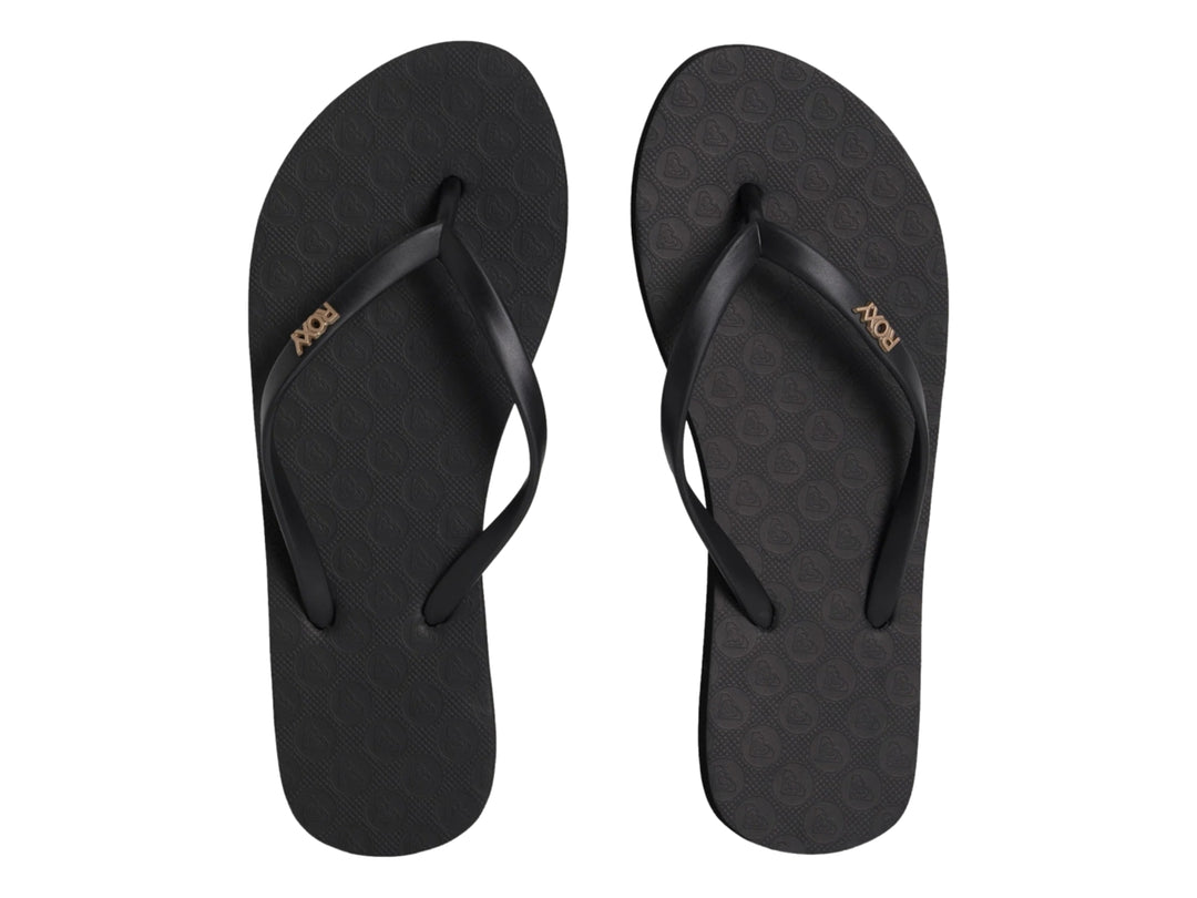 Sandalia de dedo color negro para mujer marca Roxy con suela plana y correa sencilla.