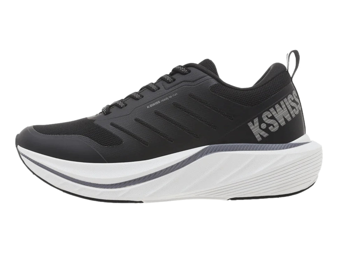 Tenis K-Swiss Klaver para mujer en color negro con suela blanca.
