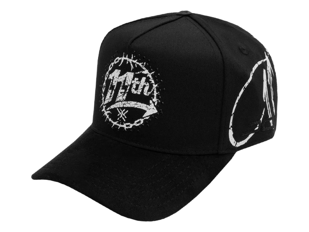 Gorra negra JC Hats Eleven para hombre con gráficos blancos en el frente y lateral.