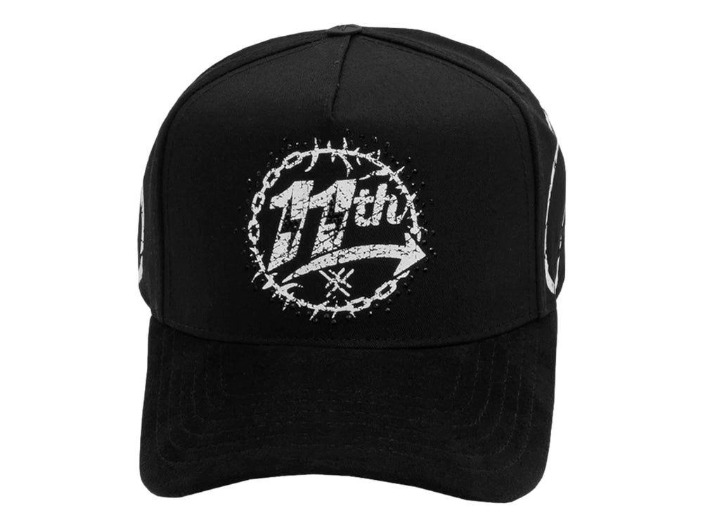 Gorra negra JC Hats Eleven para hombre con gráficos blancos en el frente y lateral.