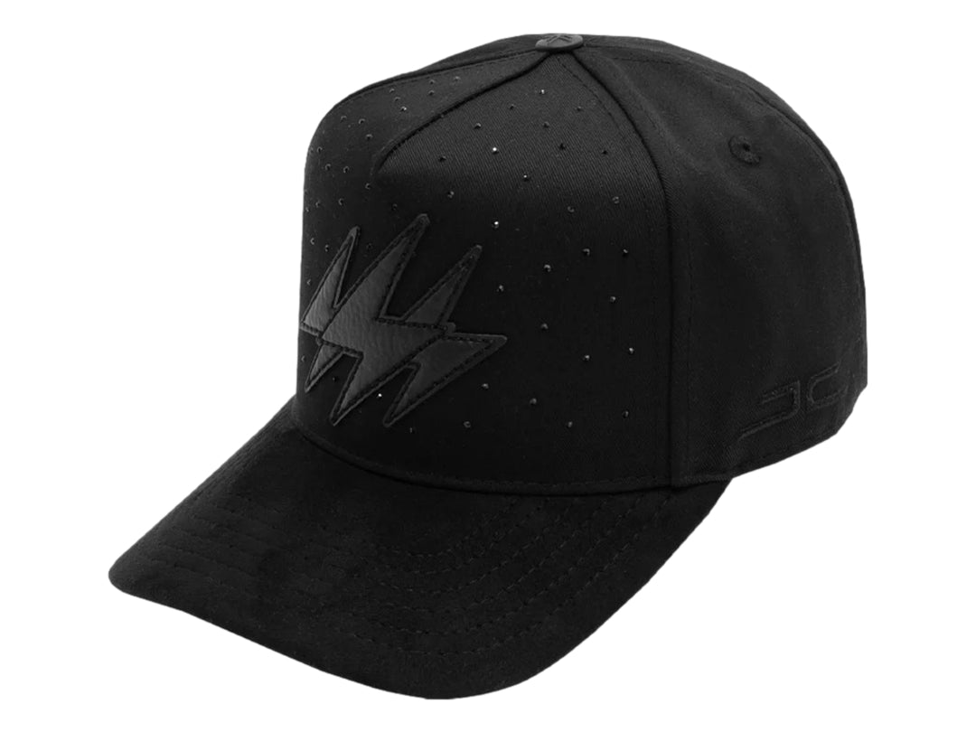 Gorra snapback color negro de la marca JC Hats con logo frontal en relieve.