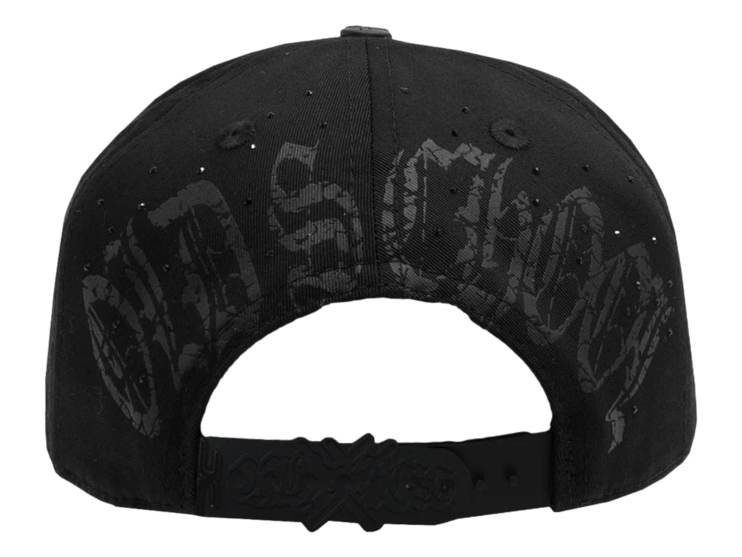 Gorra snapback color negro de la marca JC Hats con logo frontal en relieve.