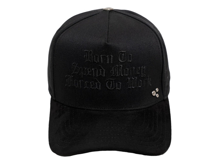 Gorra negra de JC HATS con bordado frontal y detalles metálicos laterales.