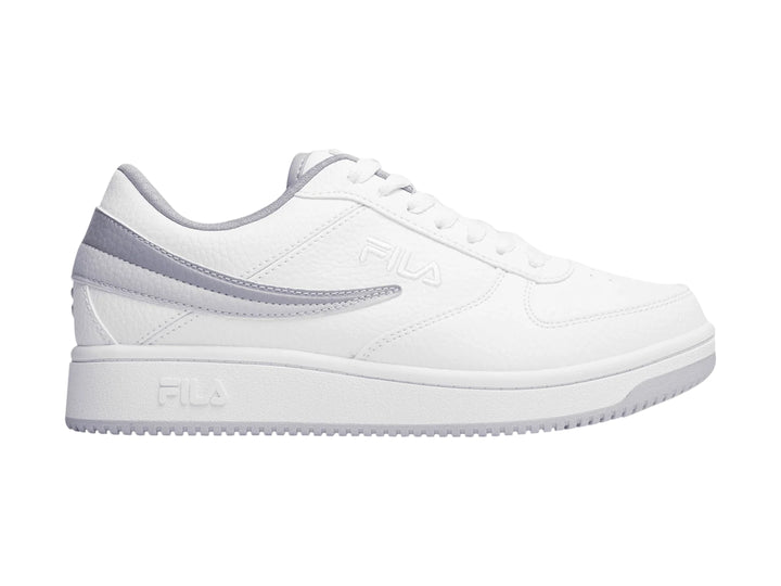 Tenis FILA A-Low blancos para mujer con detalle en gris lavanda y suela blanca.