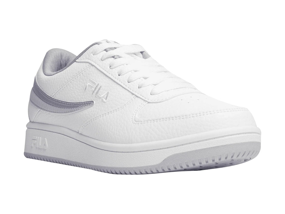 Tenis FILA A-Low blancos para mujer con detalle en gris lavanda y suela blanca.