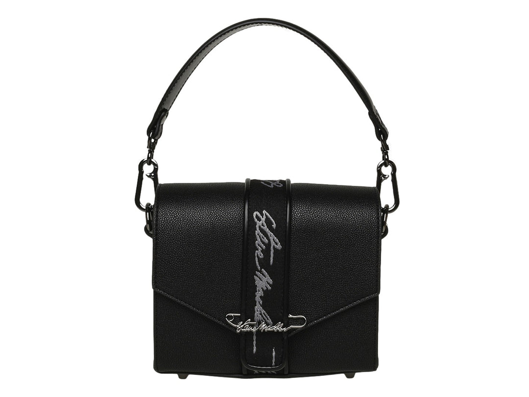 Bolso negro Steve Madden de forma rectangular con textura granulada, asa superior y detalles en color gunmetal.