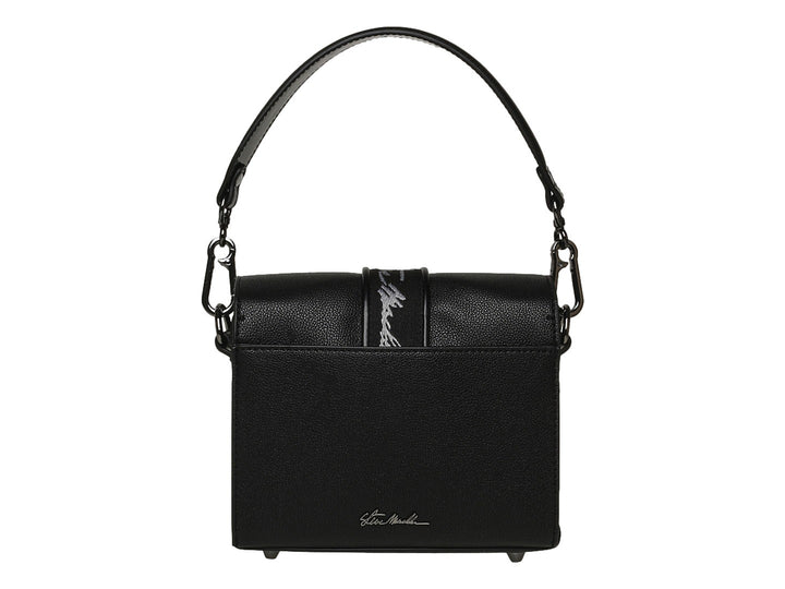 Bolso negro Steve Madden de forma rectangular con textura granulada, asa superior y detalles en color gunmetal.