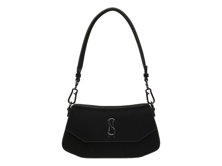 Bolso de hombro Steve Madden color negro con asa larga y logo metálico frontal sobre fondo blanco.