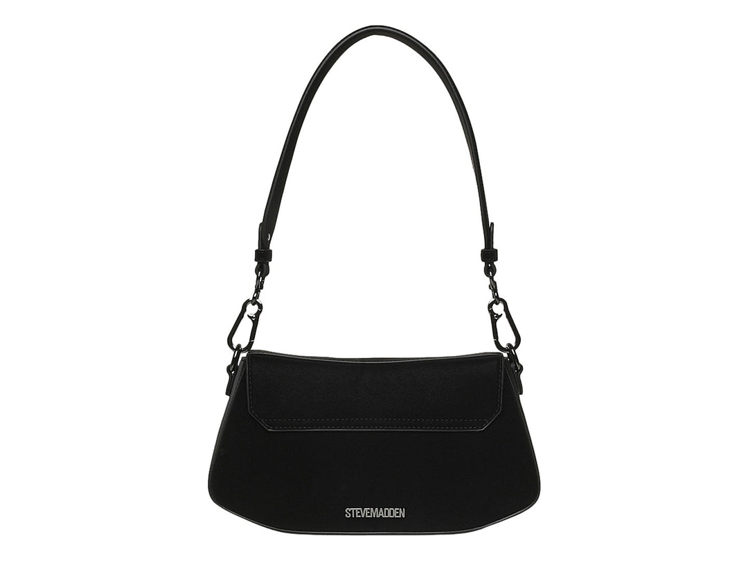 Bolso de hombro Steve Madden color negro con asa larga y logo metálico frontal sobre fondo blanco.