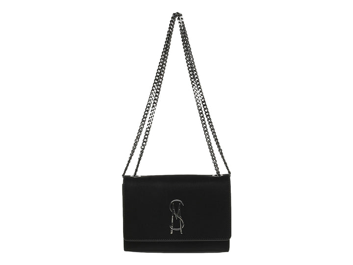 Bolso Steve Madden negro con solapa, logotipo metálico frontal y correa de cadena color gunmetal.