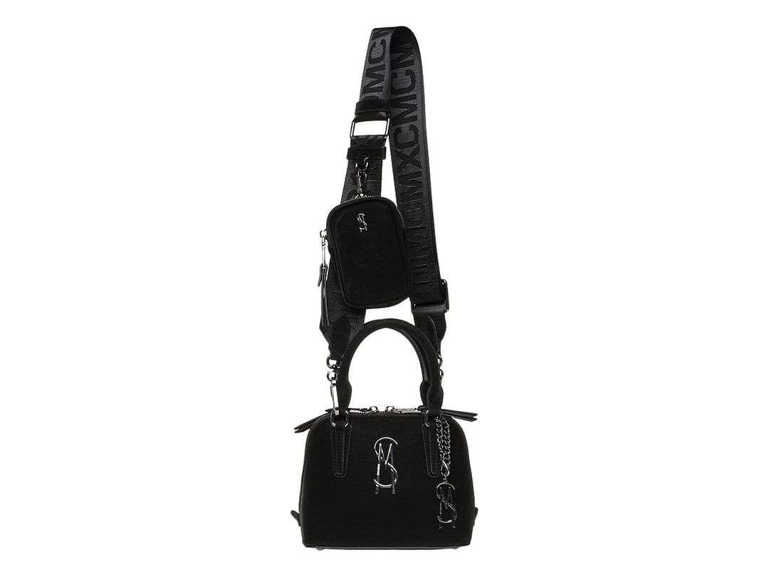 Bolsa Steve Madden color negro con correa ancha decorada y detalles en metal gunmetal.