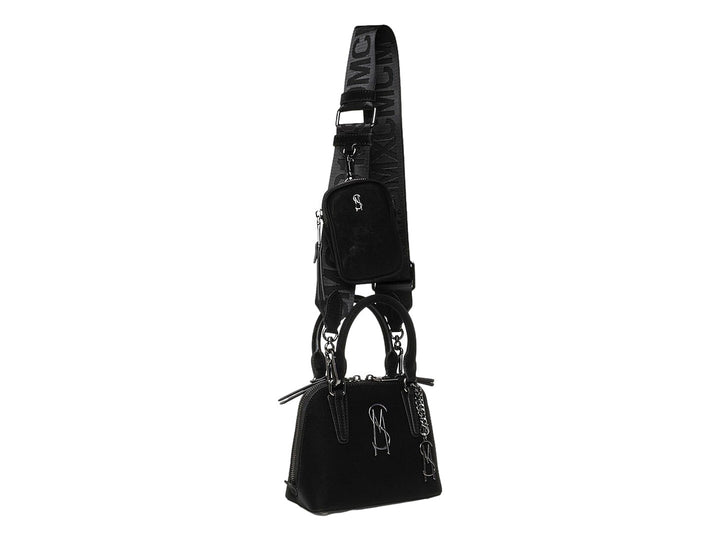 Bolsa Steve Madden color negro con correa ancha decorada y detalles en metal gunmetal.