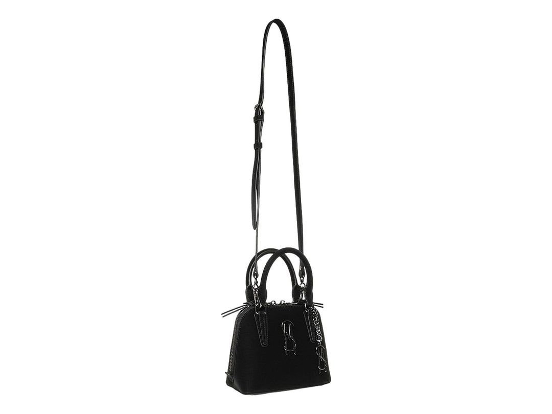 Bolsa Steve Madden color negro con correa ancha decorada y detalles en metal gunmetal.