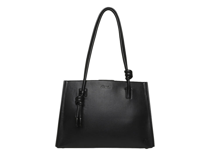 Bolso de mano Steve Madden color negro con diseño trapezoidal y asas con detalle de nudo.