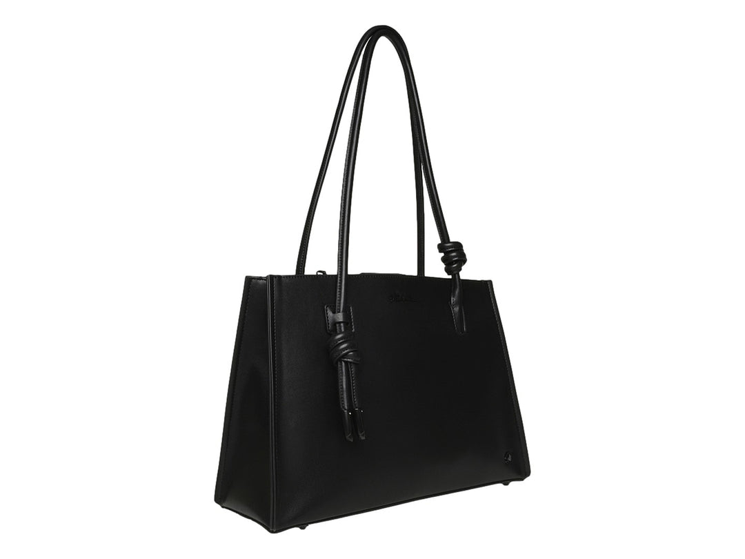 Bolso de mano Steve Madden color negro con diseño trapezoidal y asas con detalle de nudo.