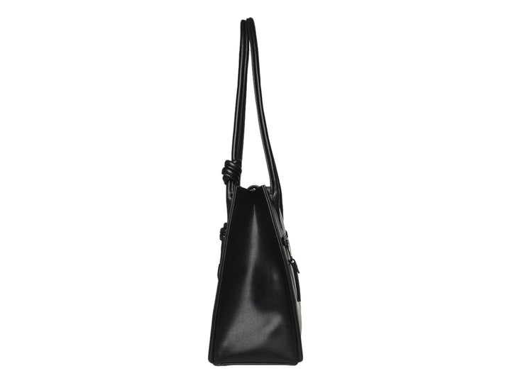 Bolso de mano Steve Madden color negro con diseño trapezoidal y asas con detalle de nudo.