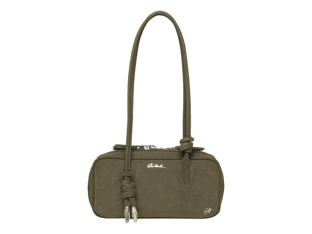 Bolso de hombro Steve Madden en color olivo con asa larga y detalles de nudos decorativos.