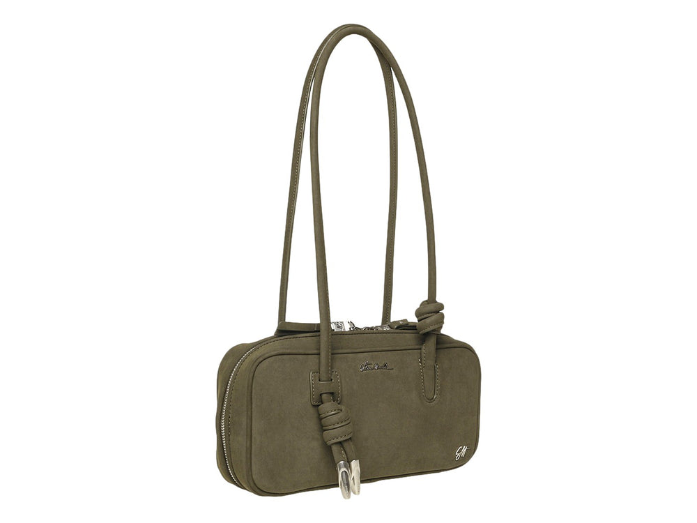 Bolso de hombro Steve Madden en color olivo con asa larga y detalles de nudos decorativos.