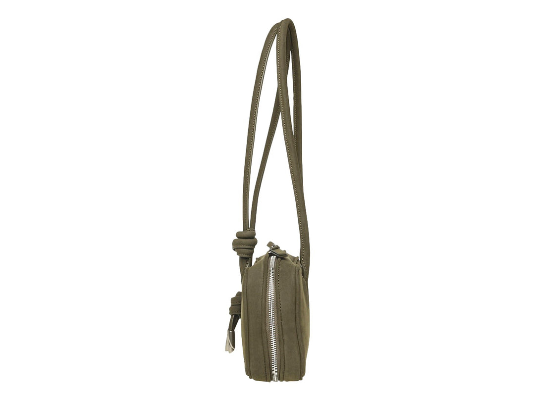 Bolso de hombro Steve Madden en color olivo con asa larga y detalles de nudos decorativos.