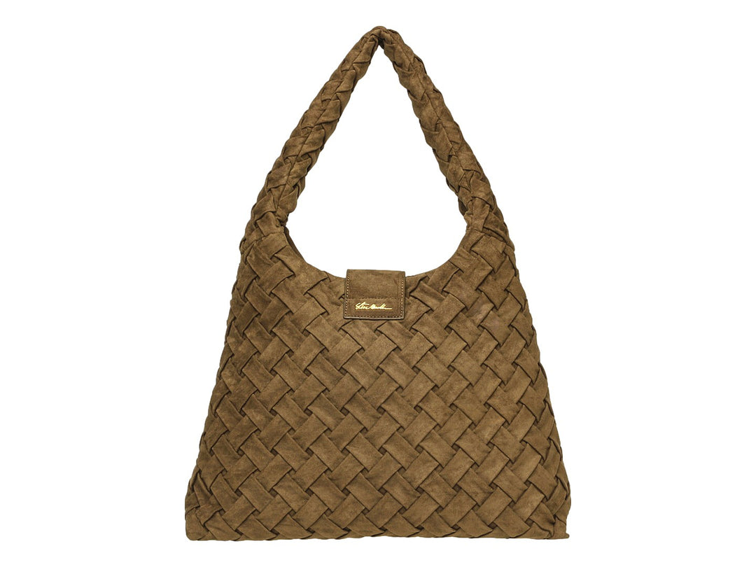 Bolsa Steve Madden color olivo con diseño de cuero tejido entrelazado y asa superior.