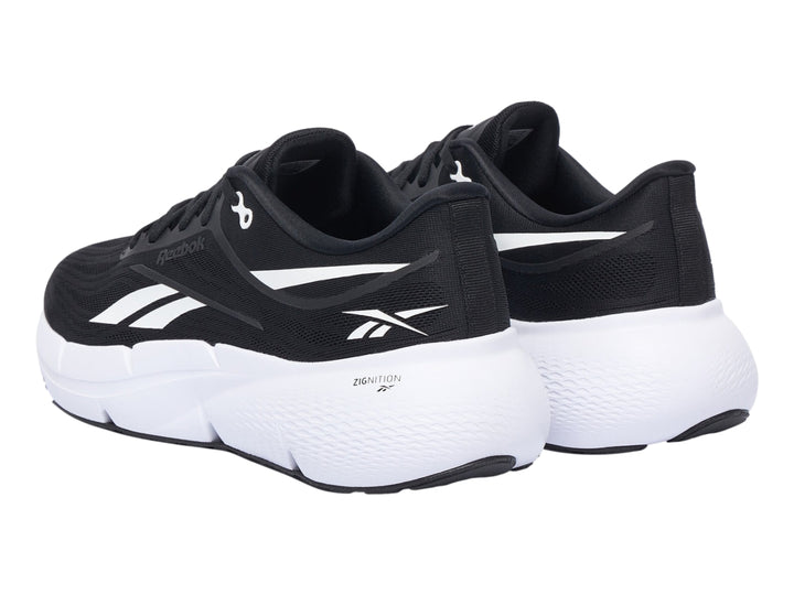 Tenis deportivos Reebok Zignition color negro con suela blanca y detalles laterales en blanco.