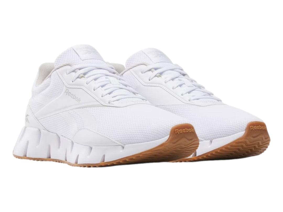 Tenis deportivos Reebok Zig Dynamica color blanco con suela café para mujer.